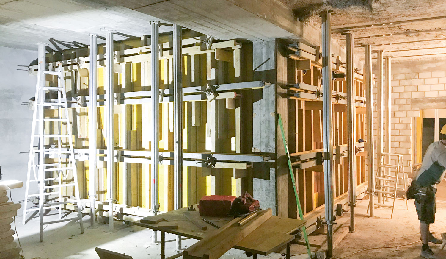 Umbau und Sanierung Plus | Holzbau, Dach- & Spenglerarbeiten | Eine Erfolgsgeschichte der Ernst Frey AG: Die Sanierung dreier Mehrfamilienhäuser, deren darin befindliche Ladengeschäfte den Betrieb stets aufrechterhielten.
