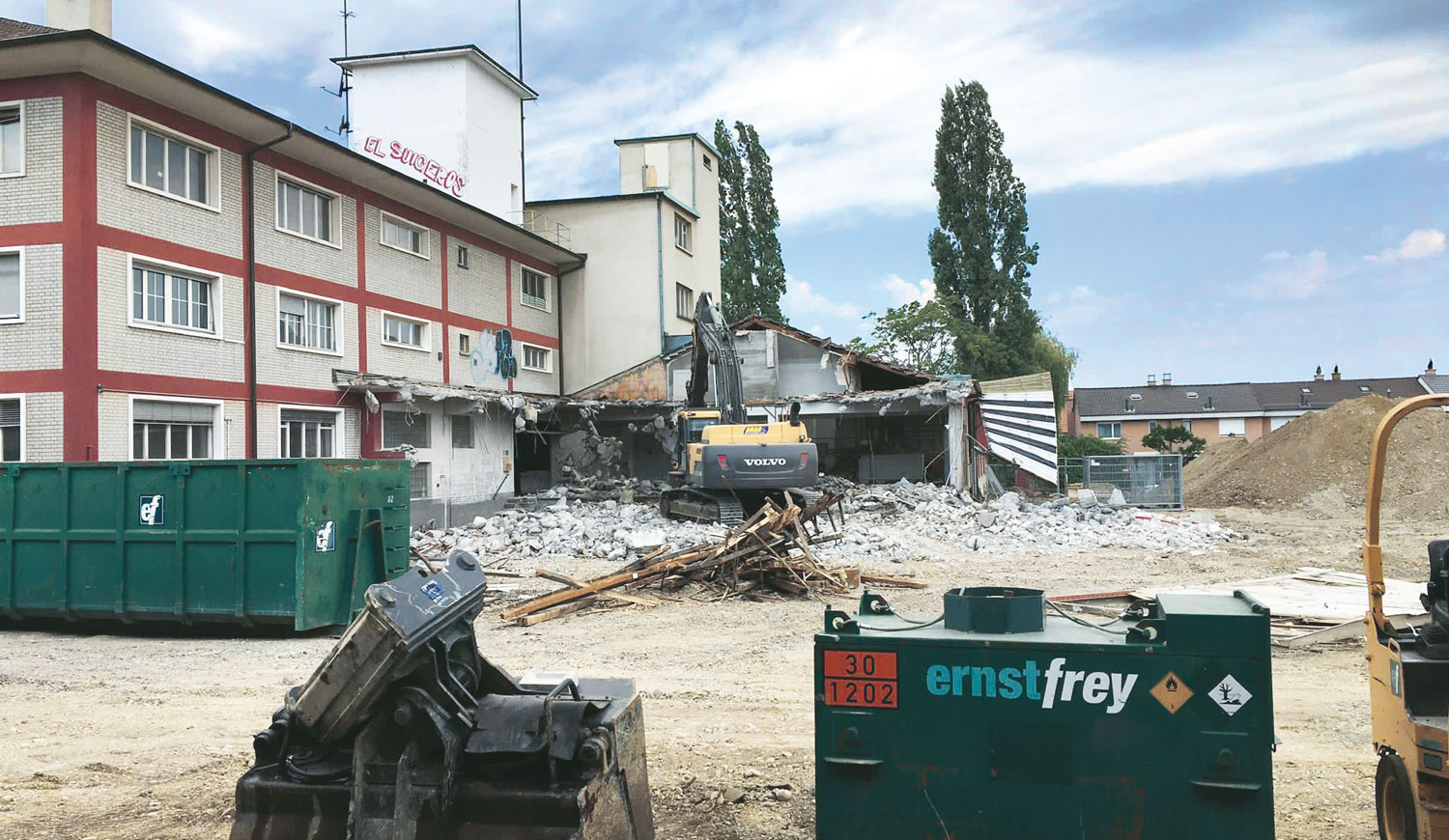 Umbau und Sanierung Plus | Abbruch & Schadstoffsanierung | Eine Erfolgsgeschichte der Ernst Frey AG: In Muttenz haben wir einen Gebäudeabbruch mit einer anspruchsvollen Schadstoffsanierung realisiert. Jetzt weiterlesen.